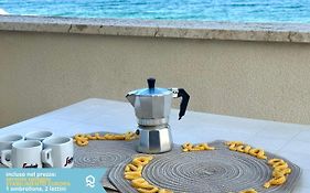 RS321 - Marcelli, trilocale fronte mare con spiaggia inclusa