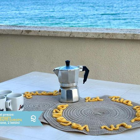 RS321 - Marcelli, trilocale fronte mare con spiaggia inclusa Esterno foto