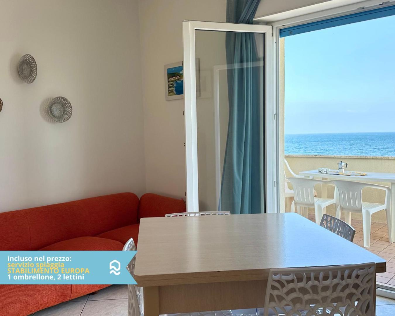 RS321 - Marcelli, trilocale fronte mare con spiaggia inclusa Esterno foto